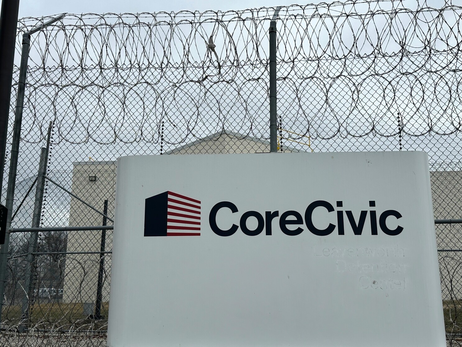 ICE using no-bid contracts, boosting big firms, to get more detention beds
