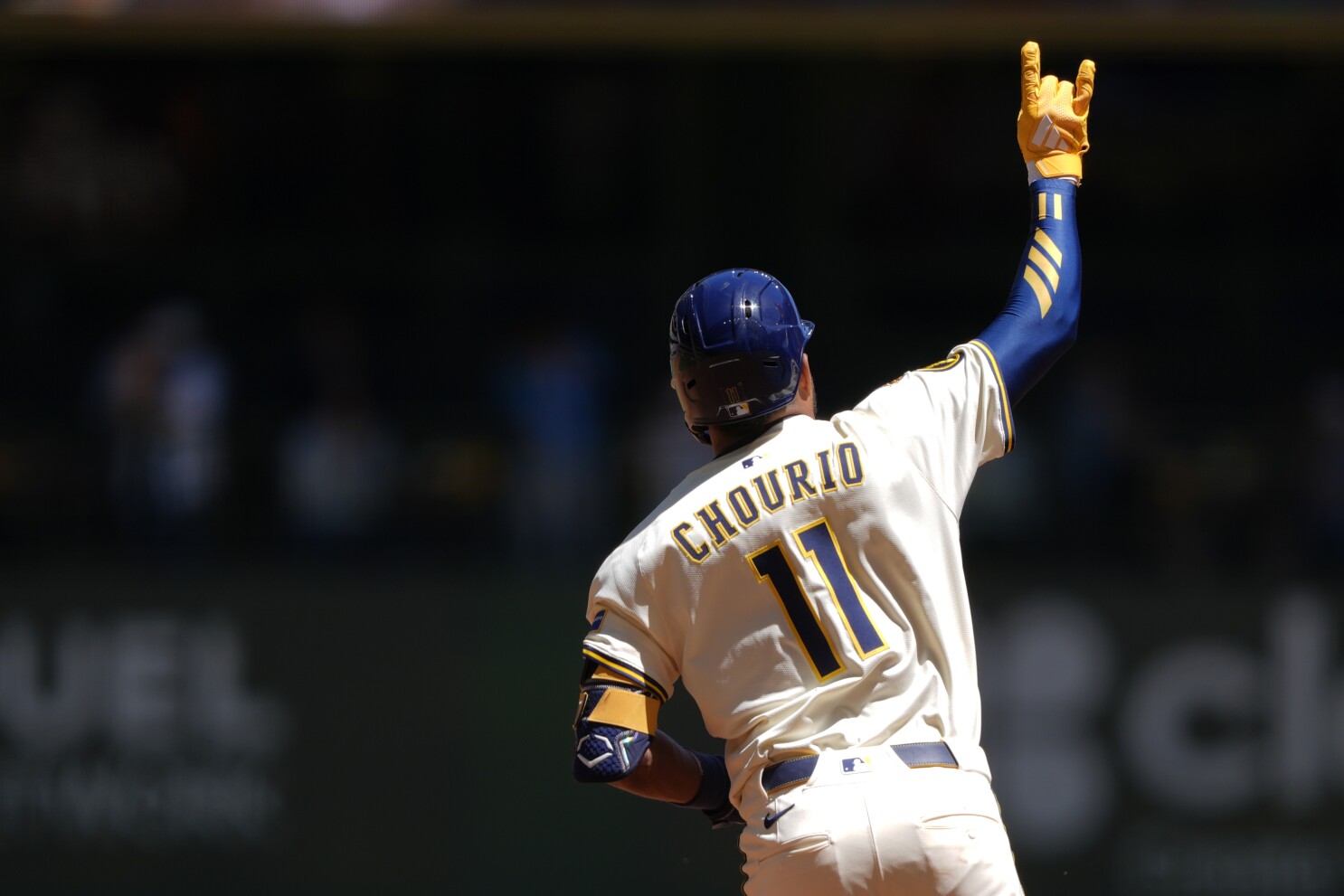 Chourio's leadoff homer lifts the Brewers over the Red Sox 3-2
