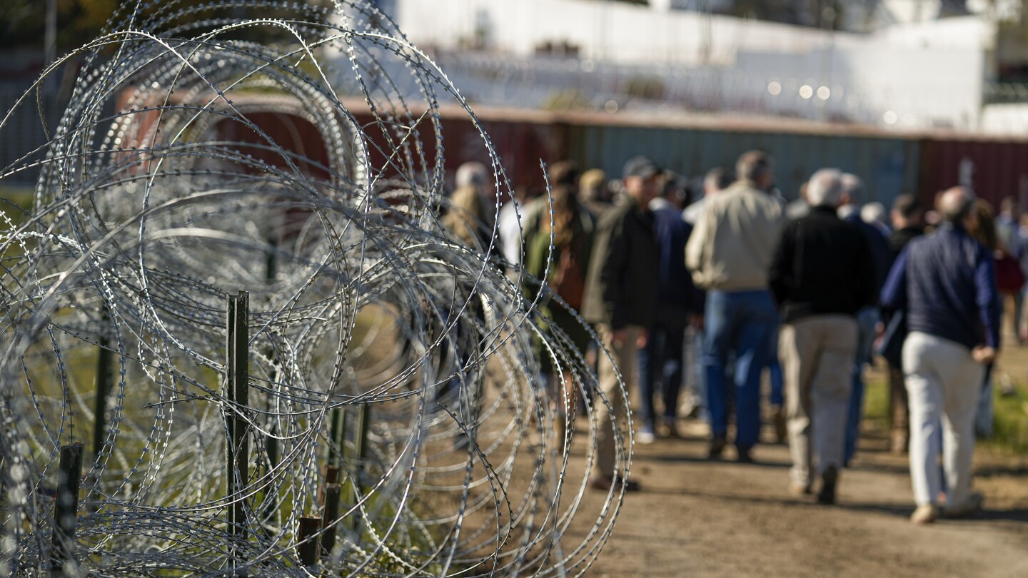 Supreme Court allows federal agents to cut razor wire Texas installed on US-Mexico border