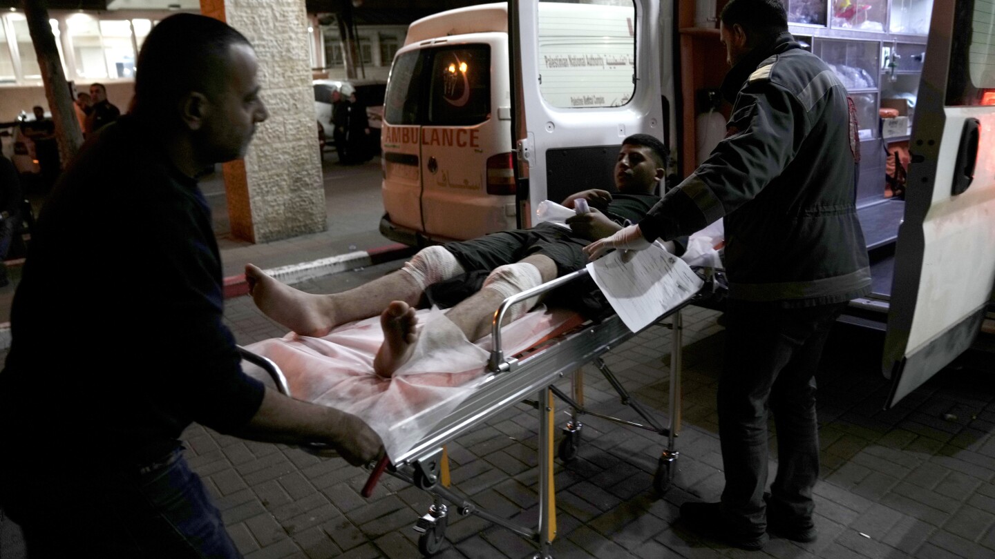 Израелски заселници вилнеят в село на Западния бряг, убивайки 1 палестинец и ранявайки 25