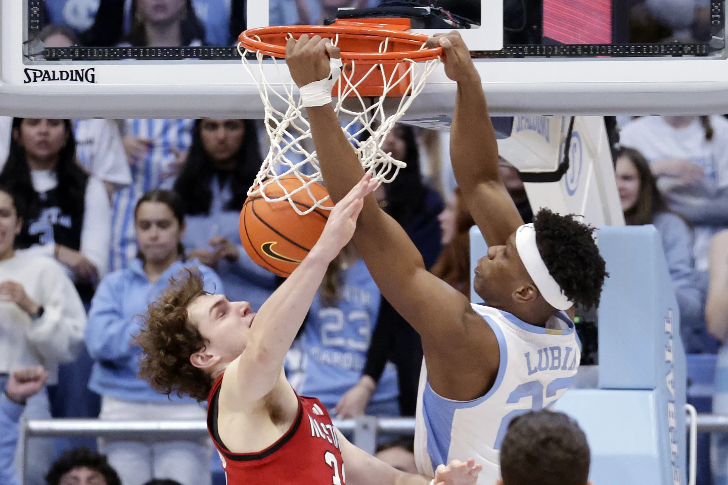 Snow game turns into showtime as rowdy crowd sparks UNC to blowout of NC State