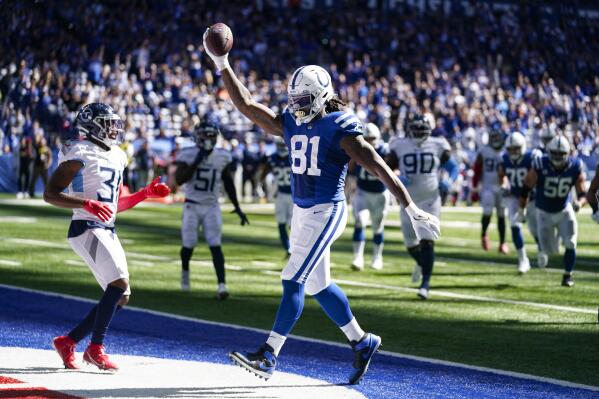 INDIANAPOLIS, IN - OCTOBER 02: Tennessee Titans Nose Tackle Teair Tart (93)  celebrates his