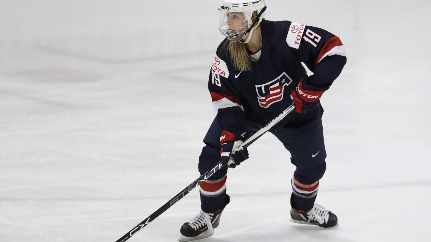 Gigi Marvin Retires from Women's Hockey