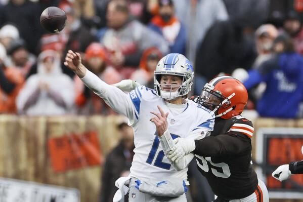 Chubb runs for 130, Browns hold off winless Lions 13-10