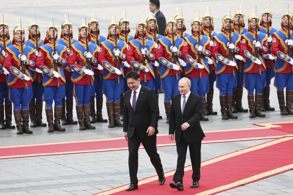 Putin visits Mongolia despite ICC arrest warrant | AP News
