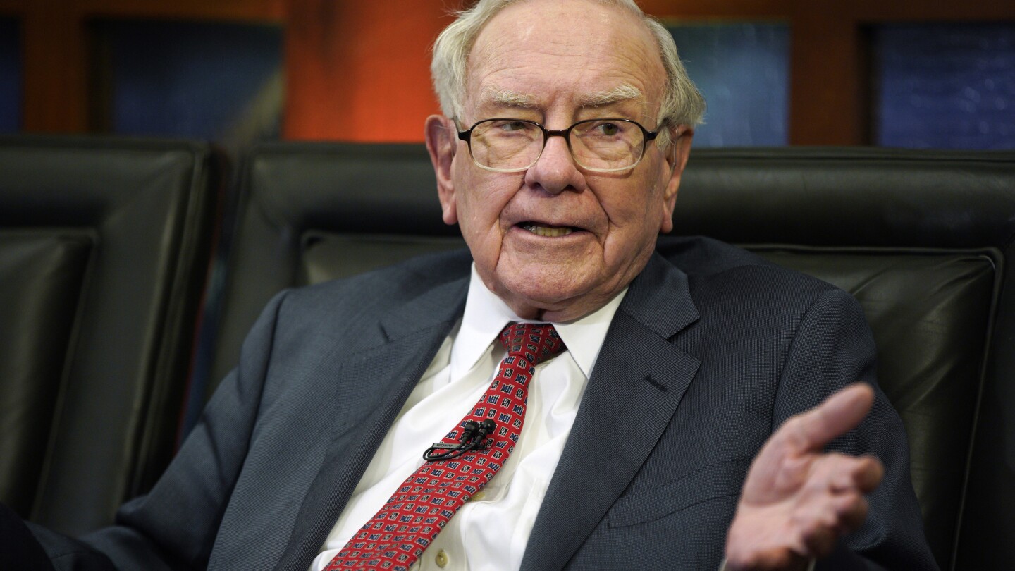 Buffett seguirá como presidente de Berkshire Hathaway cuando Abel asuma como CEO en 2026