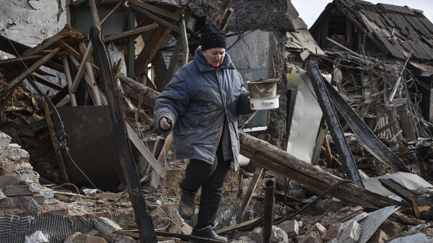 Русия упорства с бомбардировките на Украйна в опит да изтощи противовъздушната отбрана