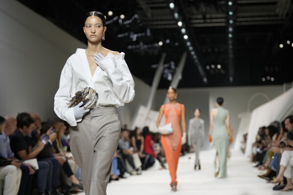Supermodels grace Kim Jones' Fendi front-row during Milan Fashion Week -  The San Diego Union-Tribune