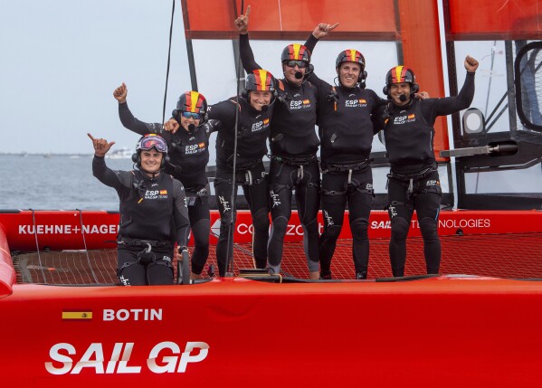 Será probabilidad suspensión Diego Botin skippers young Spanish crew to 1st SailGP win over more  experienced rivals | AP News