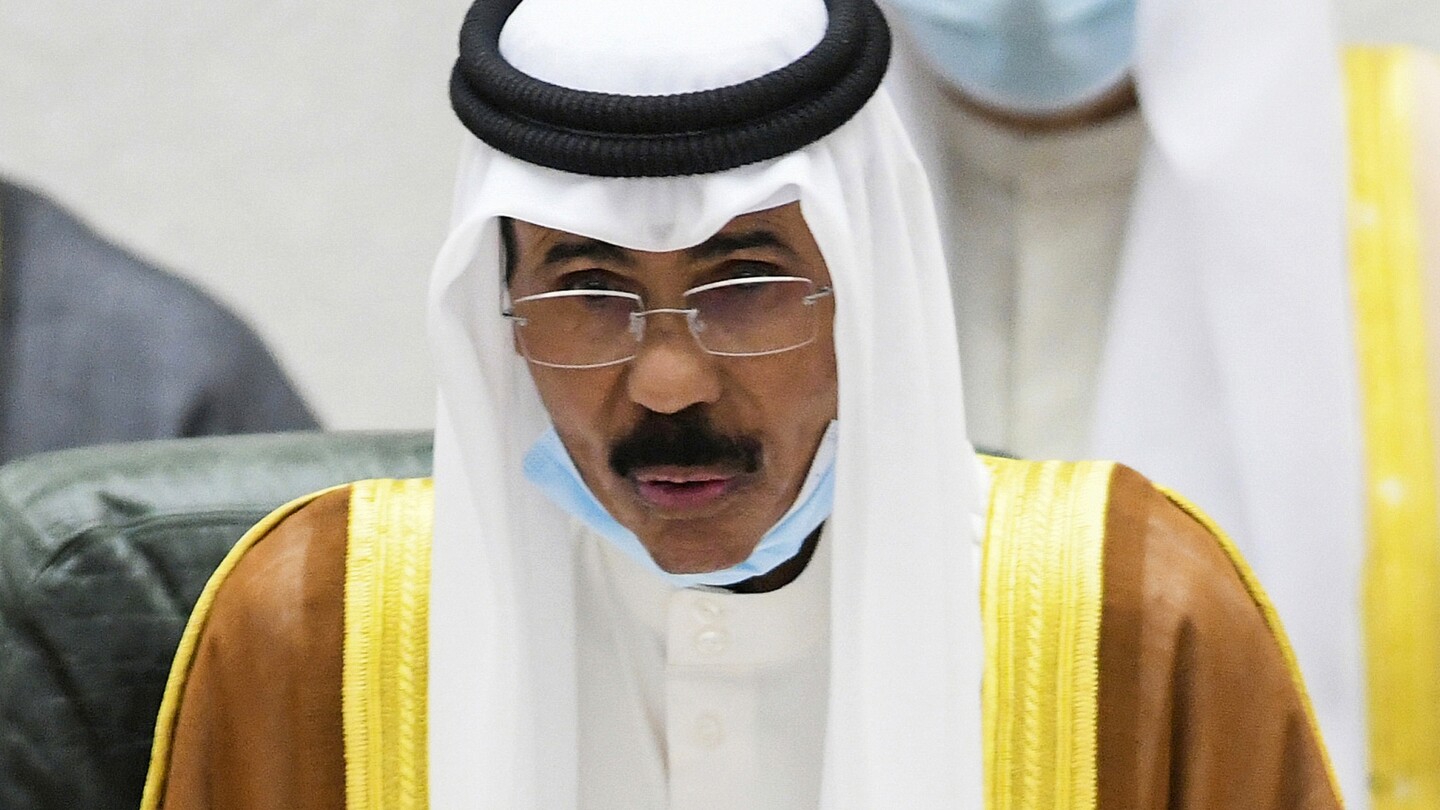 De 85-jarige leider van Koeweit is opgenomen in het ziekenhuis vanwege een dringend gezondheidsprobleem, maar zijn toestand zou stabiel zijn