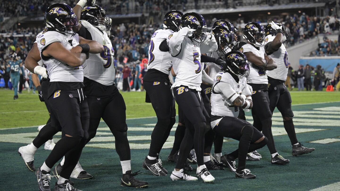 Ravens победиха склонните към грешки Jaguars с 23-7 за 4-та поредна победа и спечелиха място в плейофите на AFC