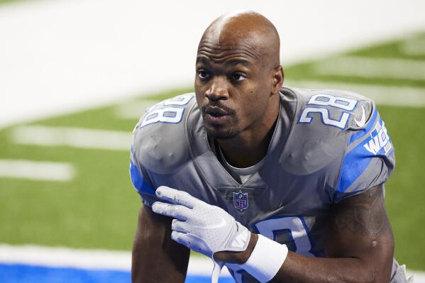 Titans sign Adrian Peterson to help replace Derrick Henry