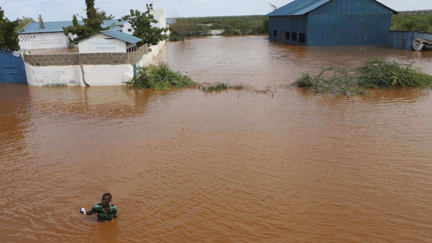Кения отлага повторното отваряне на училищата, тъй като смъртните случаи, свързани с наводненията, са близо 100