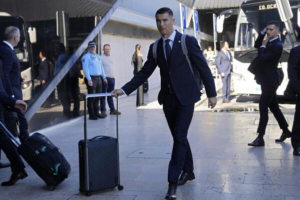 Fans all say same thing Cristiano Ronaldo and Lionel Messi play CHESS on Louis  Vuitton suitcase ahead of World Cup 2022