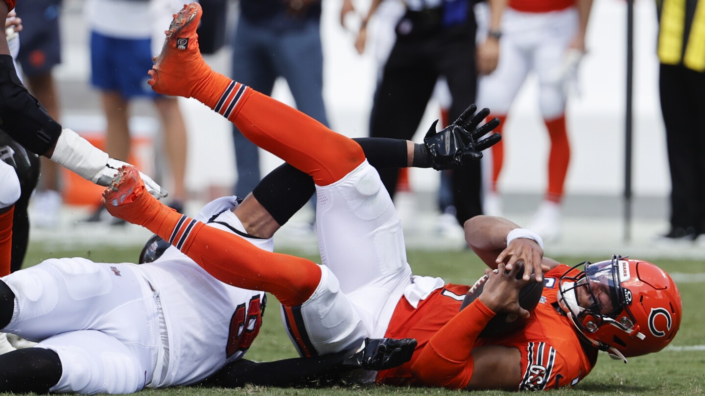 Chicago Bears drop their 3rd straight game as the offense sputters on the  road in a 24-17 loss to Tennessee Titans