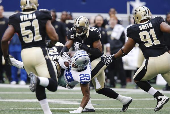 Dallas Cowboys' DeMarco Murray (29) falls into the end zone for a