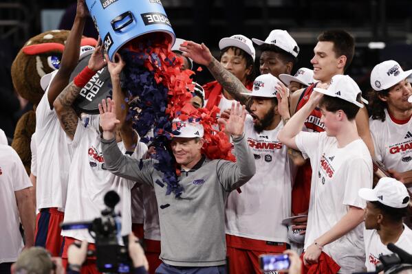 Florida Atlantic players celebrate after defeating Kansas State 79-76 in an Elite 8 college basketball game in the NCAA Tournament's East Region final, Saturday, March 25, 2023, in New York. (AP Photo/Adam Hunger)