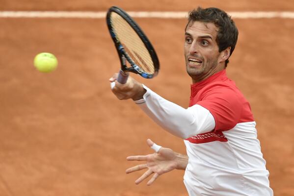 Alcaraz wins Italian Open debut to regain No. 1 and secure Roland