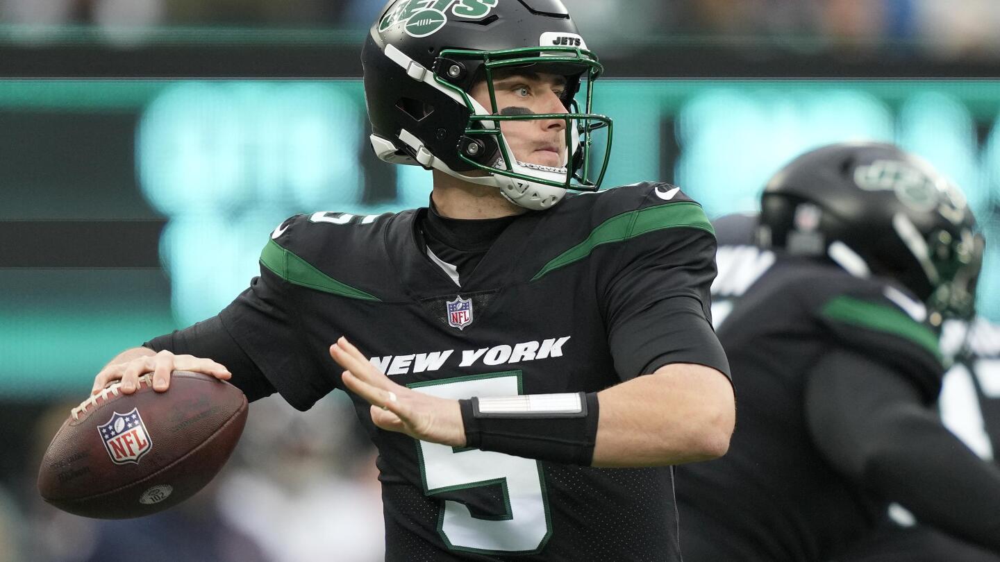 Jets QB Mike White reflects on path leading to first career start - Sports  Illustrated New York Jets News, Analysis and More