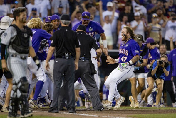 College Baseball - Zero Home Run