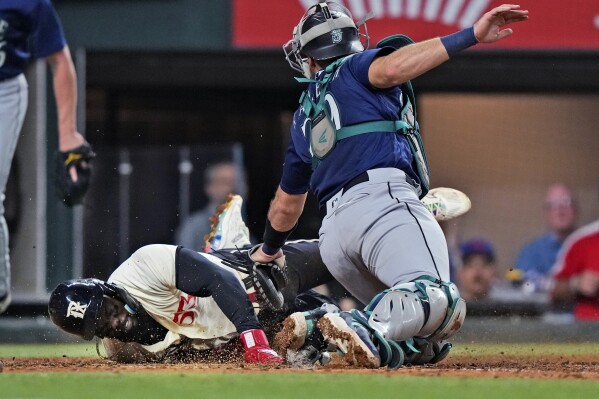 Red-hot Mariners aim to continue ascent vs. Rangers