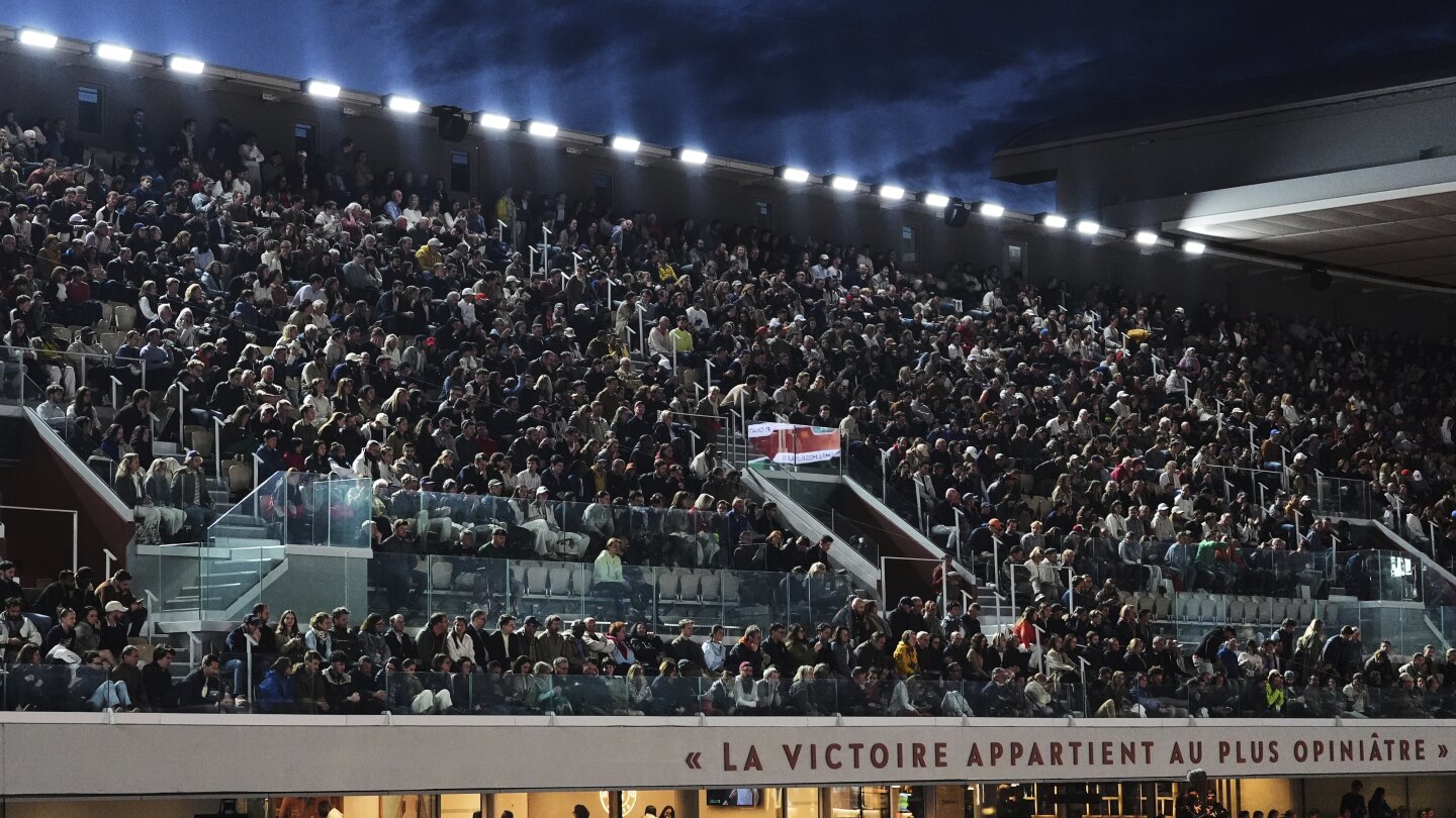French Open: 2 of 36 night matches have involved women with Amélie Mauresmo in charge