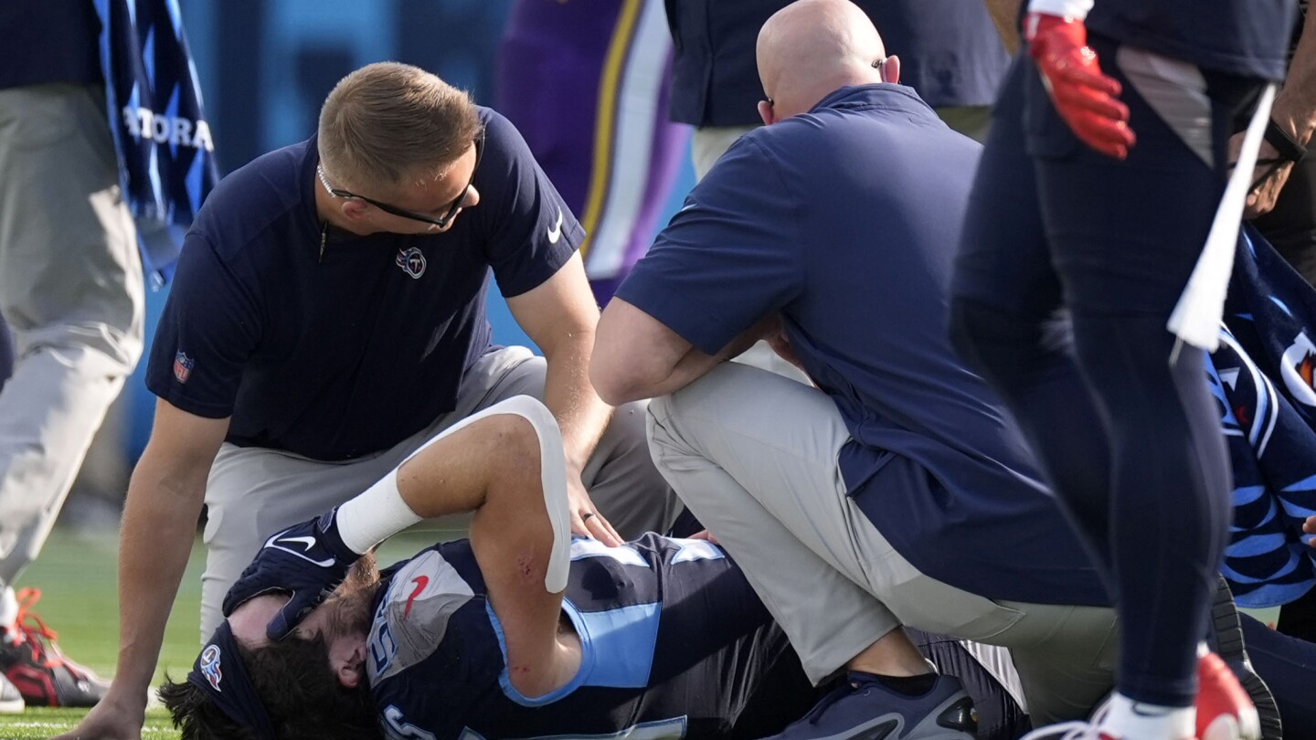 Titans Linebacker Jack Gibbens Suffers Ankle Injury