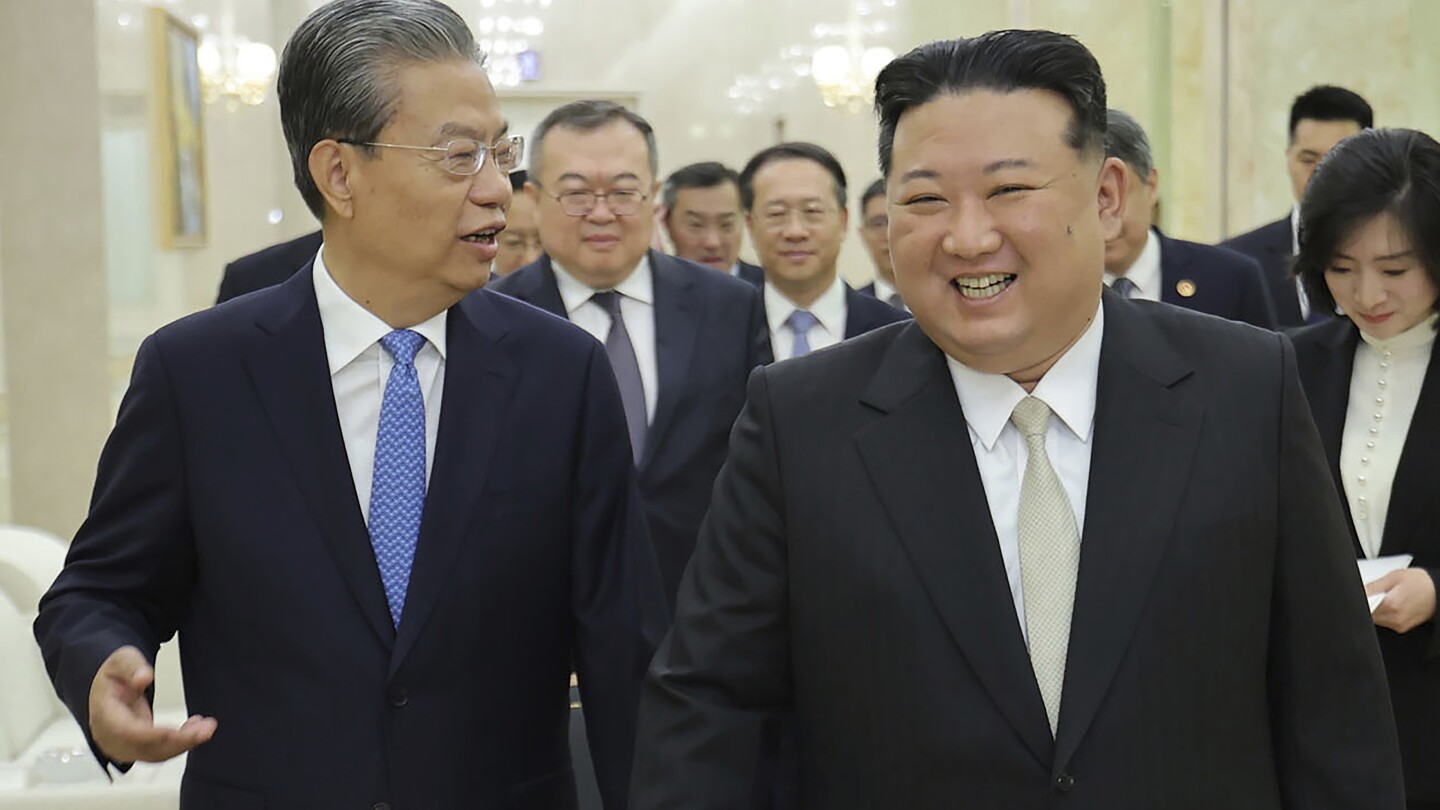 一名中国官员在平壤会见了朝鲜领导人金正恩，进行了数年的高层会谈