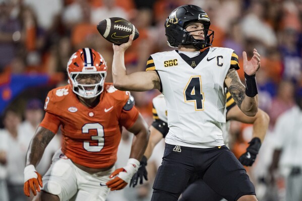 Cade Klubnik, No. 25 Clemson crank up offense in a 66-20 victory 