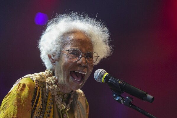 FILE - Brazilian singer Catia de Franca, 77, performs at a warehouse converted into a venue for independent artists in Sao Paulo, Brazil, April 19, 2024. It took almost half a century for de França to find her audience. Her belated fame largely reflects a revival taking place in Brazil, where vinyl records outsold CDs and DVDs for the first time last year. (AP Photo/Andre Penner, File)