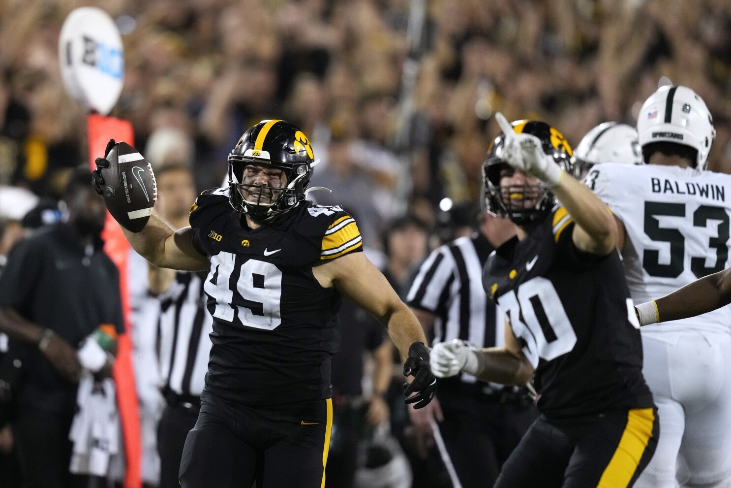 Cooper DeJean's fourth-quarter punt return for touchdown lifts Iowa over  Michigan State 26-16