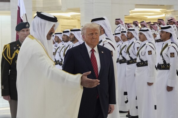 Trump dines in Qatar following Syria meeting | AP News