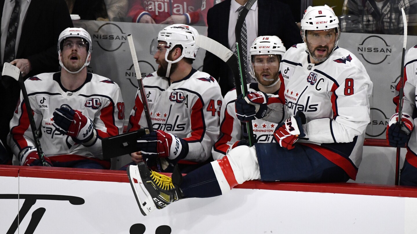 Alex Ovechkin scores his 889th career goal to move 6 goals away from breaking Gretzky's NHL record