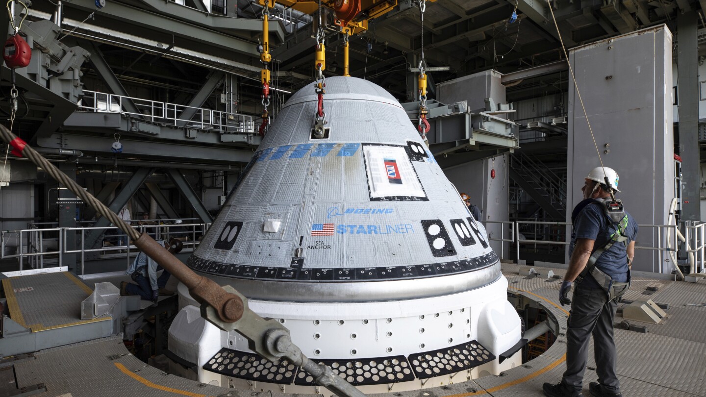 Boeing е на ръба да изстреля астронавти на борда на нова капсула, най-новото влизане в космическите пътувания