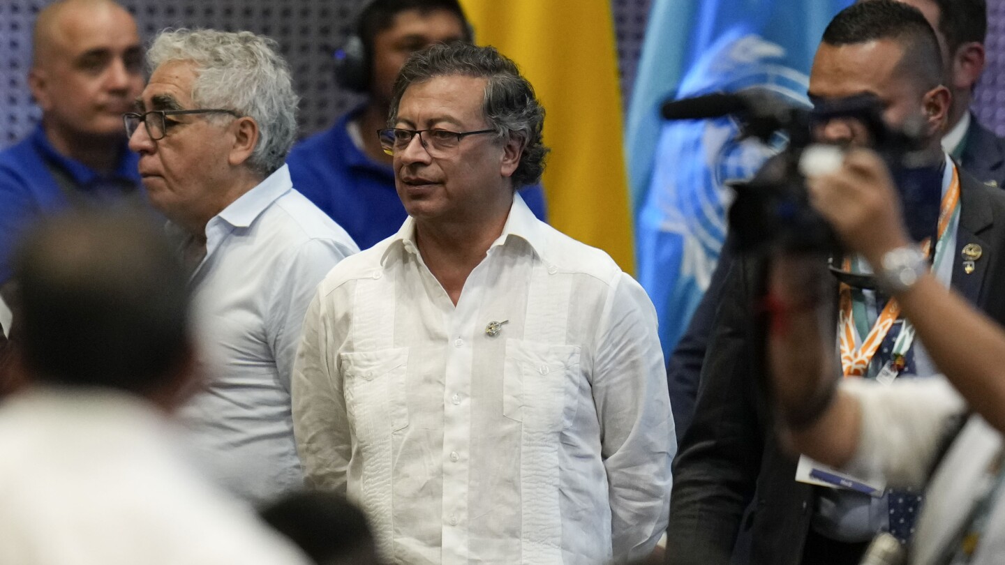Colombia’s president calls for migrants to leave jobs in the US and return home