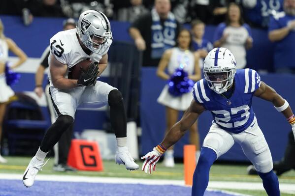 Carr, Raiders beat Colts 23-20 to close in on playoff spot