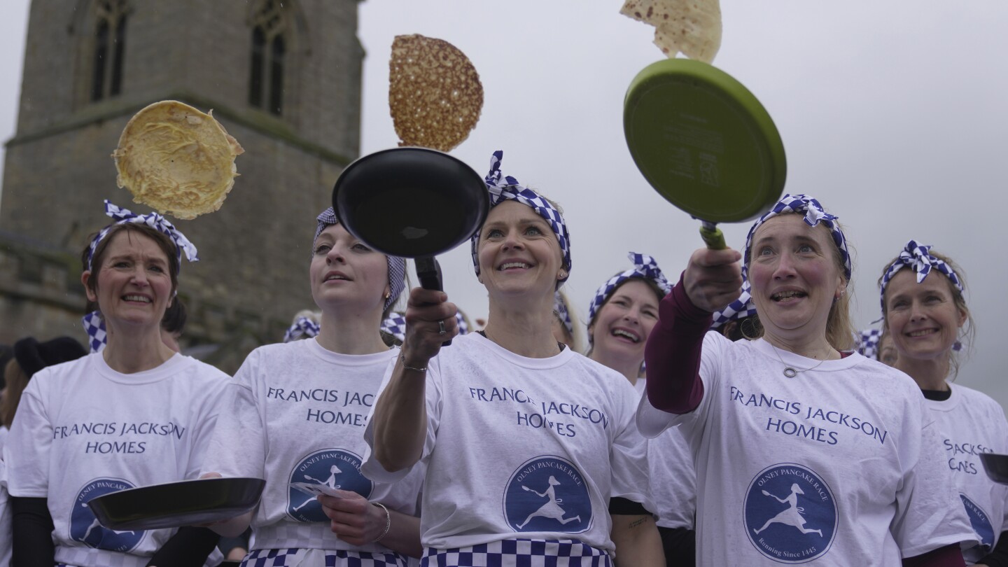 В това вековно английско състезание с палачинки „просто трябва да се изправиш“