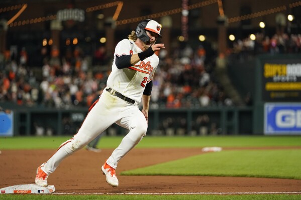 Anthony Santander's go-ahead 3-run double in 7th sends Orioles to