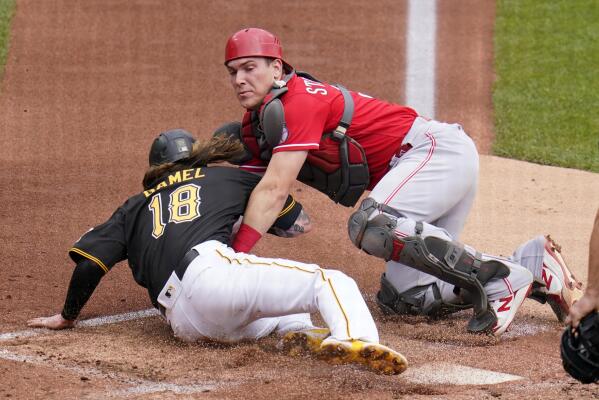 Cincinnati Reds catcher Tyler Stephenson leaves game versus Pirates