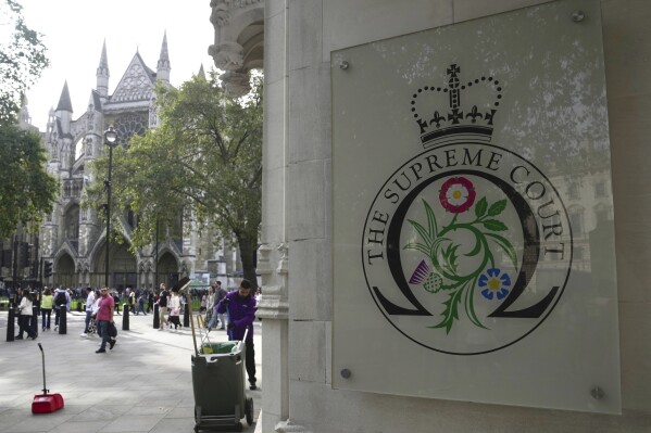 FILE - A view of the entrance of the Supreme Court, in London, Monday, Oct. 9, 2023. Britain’s highest court is set to rule Wednesday, Nov. 15 on whether the government’s plan to send asylum-seekers to Rwanda is legal, delivering a boost or a blow to a contentious central policy of Prime Minister Rishi Sunak’s administration. Five justices on the U.K. Supreme Court will deliver judgment in the government’s attempt to overturn a lower court ruling that blocked deportations. (AP Photo/Kin Cheung, file)