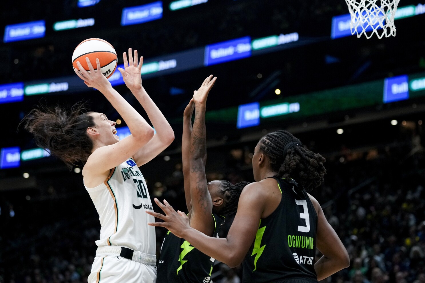 Breanna Stewart scores 32 points, Sabrina Ionescu adds 25 as Liberty defeat Storm 98-85