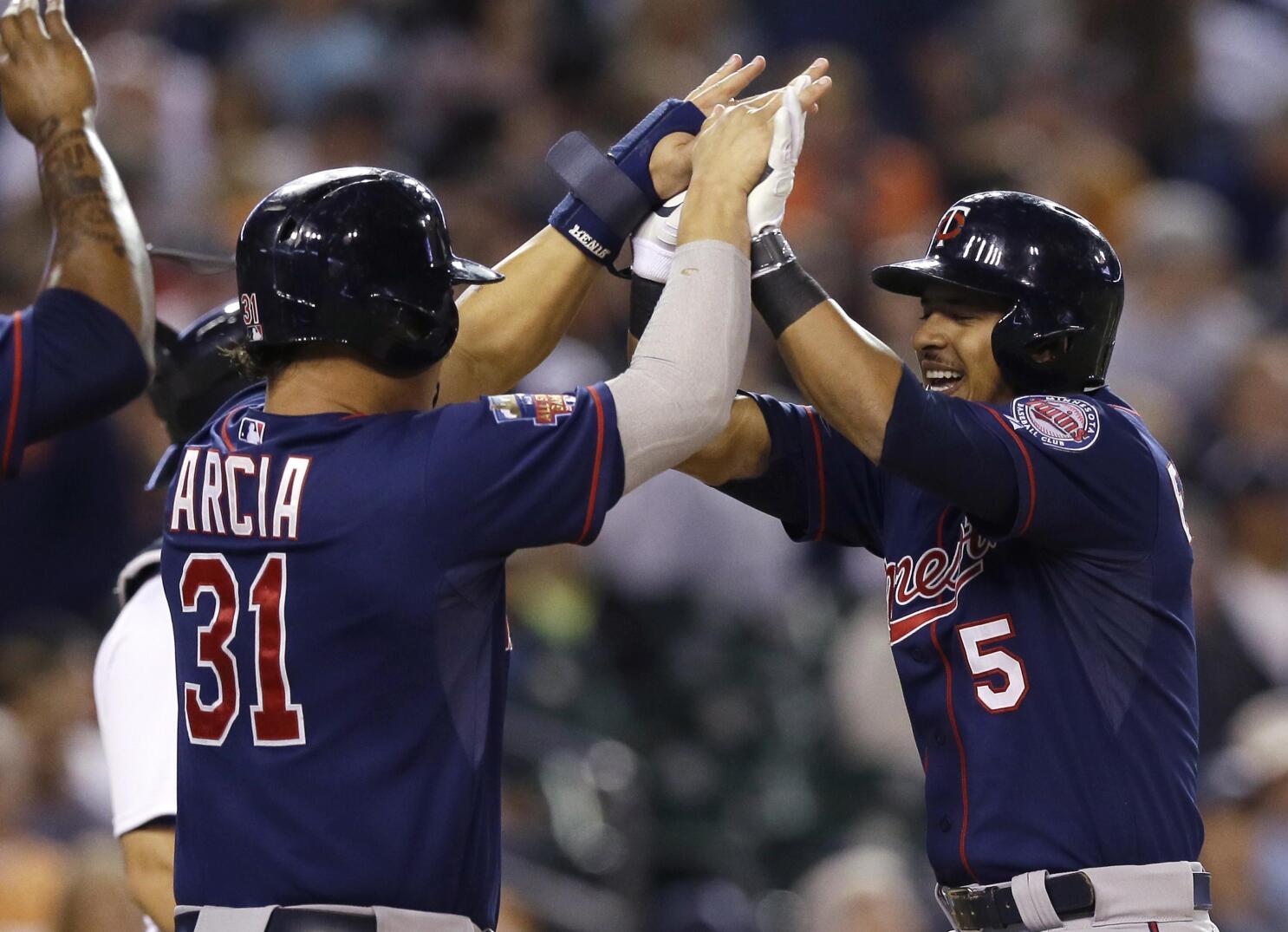 Twins 12, Arizona 5