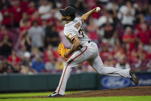 Giants beats Reds 4-2 and 11-10, extend winning streak to 7 and Reds' skid  to 6