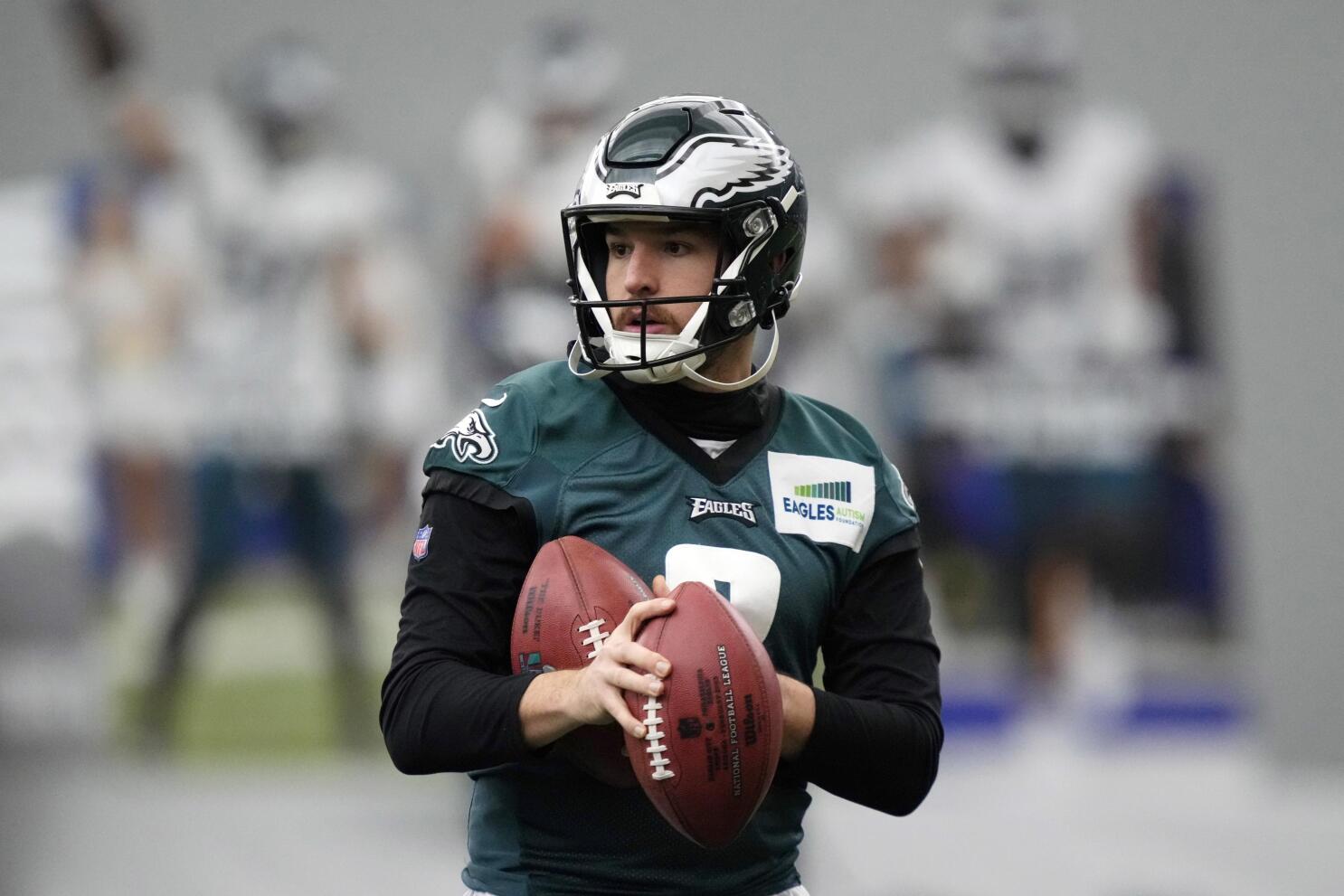 Why did Brett Kern sign with the Eagles?