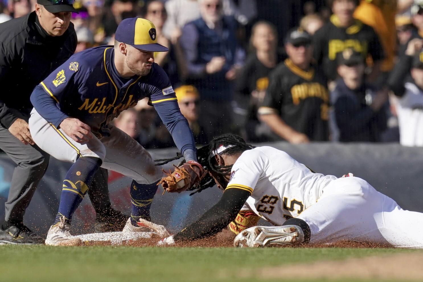 Oneil Cruz's late RBI triple gives Pirates 2-1 victory over Milwaukee