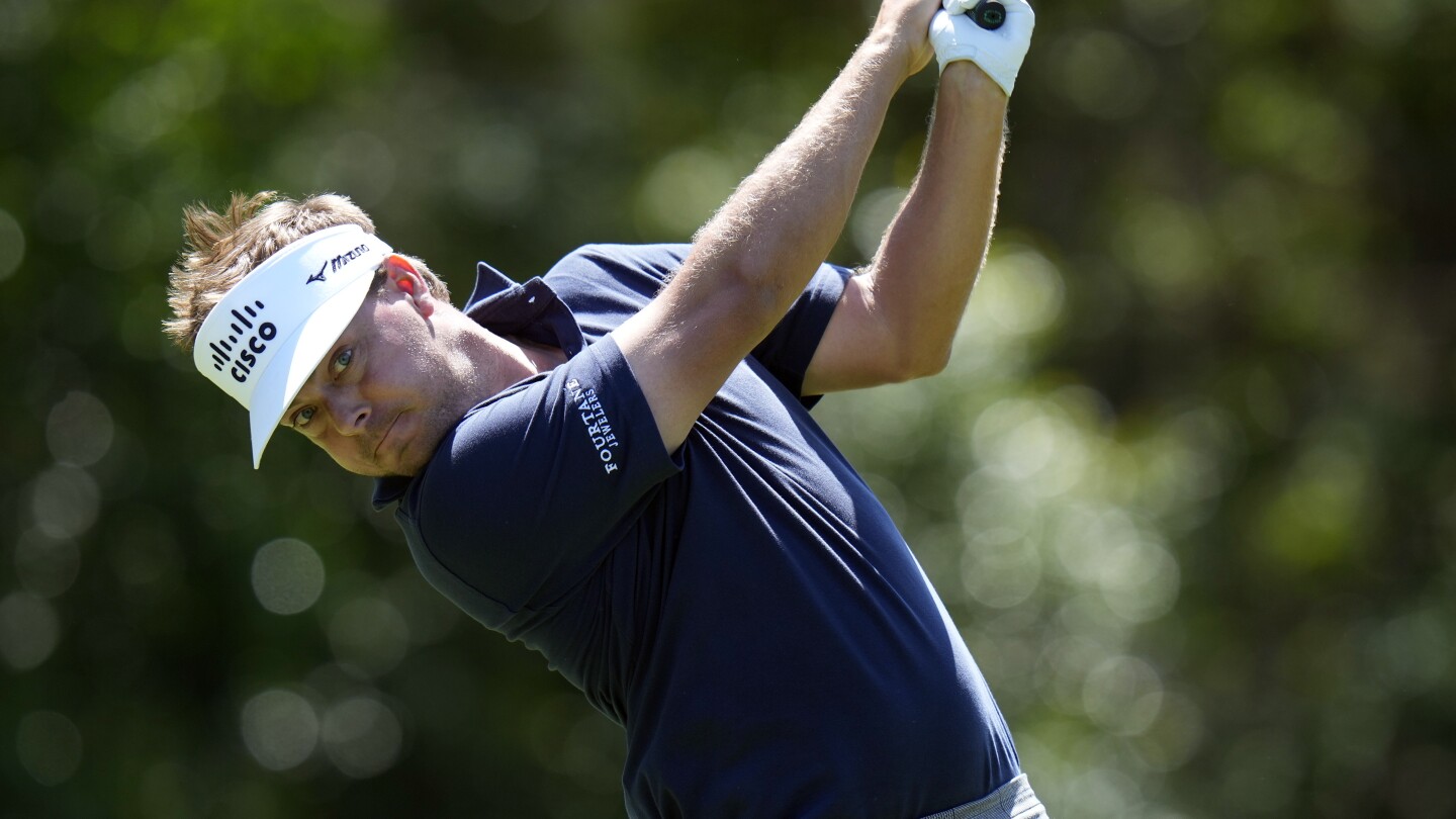 Mitchell ties for lead at Valspar Championship with 67