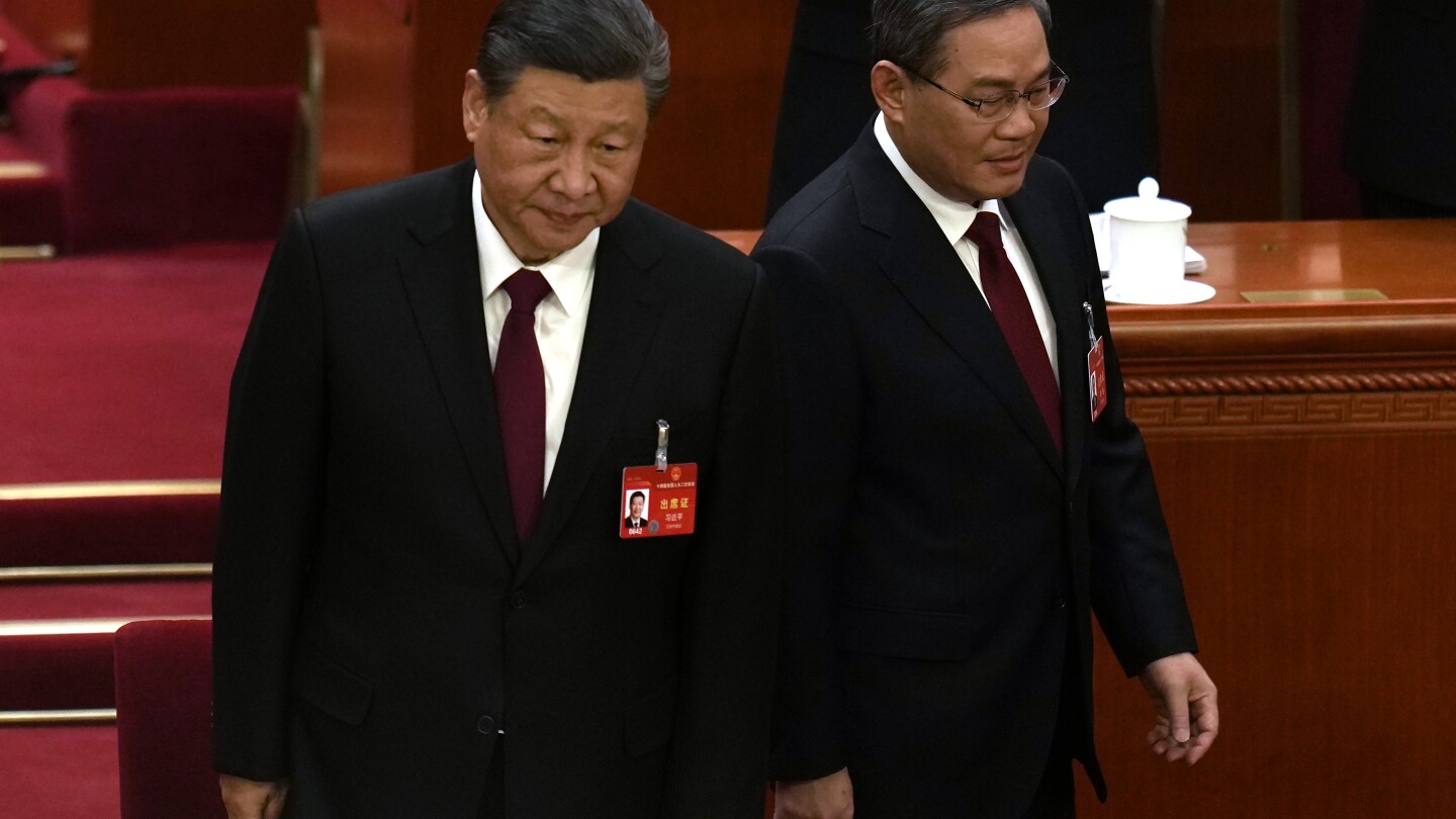 ПЕКИН (AP) — Китайският премиер Ли Цян издигна образ на