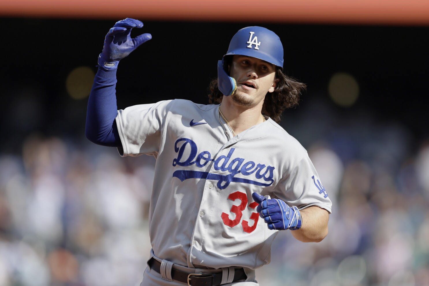 Dodgers keep rolling with 6-1 win against Mariners, one day after