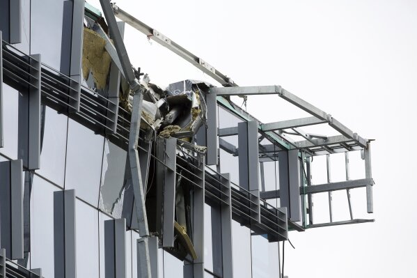 
              A construction crane working on a building on Mercer Street collapsed, Saturday, April 27, 2019, in downtown Seattle. Authorities say several people have died and a few others are hospitalized after the construction crane fell onto a street pinning cars underneath Saturday afternoon. (Genna Martin/seattlepi.com via AP)
            