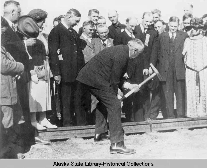 El clavo de oro del Ferrocarril de Alaska